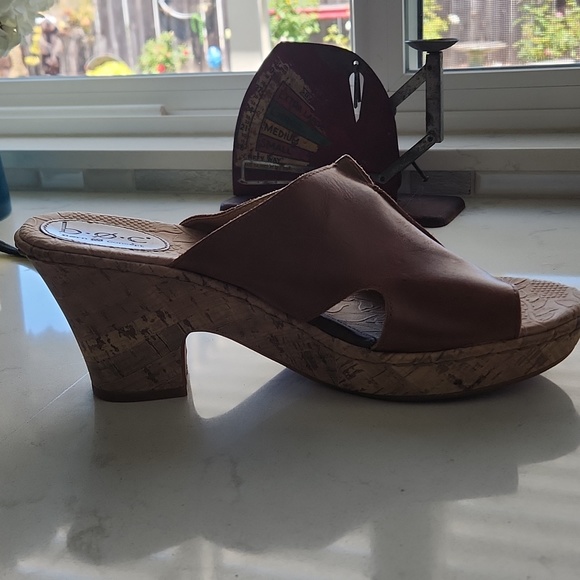 Wedge sandals by Boc never worn - Picture 2 of 5